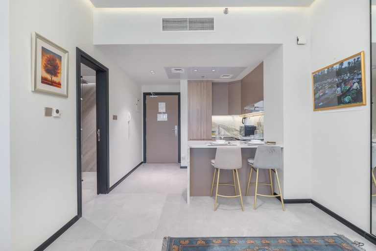 Room 3, Cozy Studio Near Miracle Garden With Balcony, Dubai