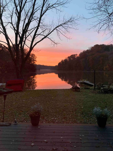 Room 2, Lake Front Cabin Peaceful hot tub and Fire pit, Morgan