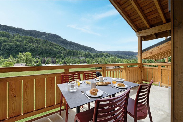 Balcony 4, Apartment in Samoens With Spa & Pool, Haute-Savoie