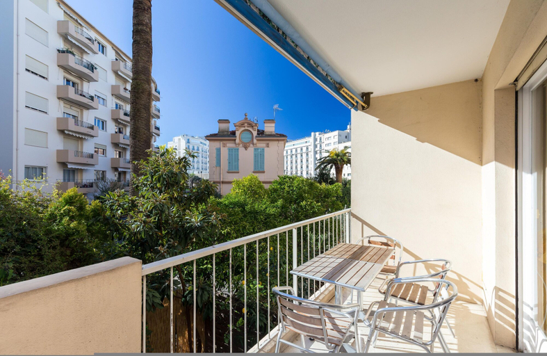 Room 5, Spacious Studio Apartment Close to The Martinez - 2313, Alpes-Maritimes