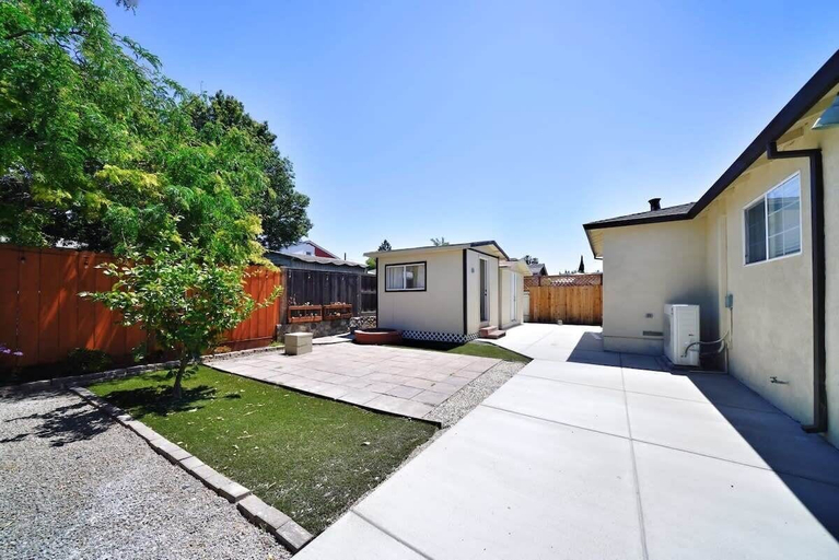 Exterior & Views 2, @ Marbella Lane - Vibrant 4BR RWC Ldry + P, San Mateo
