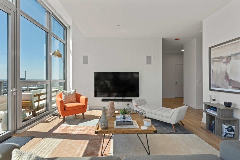 Room 5, West Loop Group Retreat 2 Penthouses Balconies, Cook