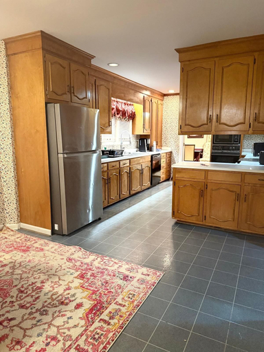 Shared kitchen 5, Large Desirable Corner House, Horry