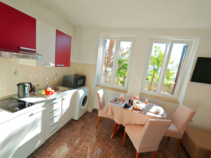 Private kitchen 2, One Bedroom Apartment, Opatija/Veprinac