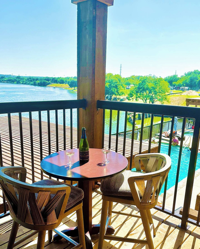 Others 3, Hidden Falls Inn, Burnet
