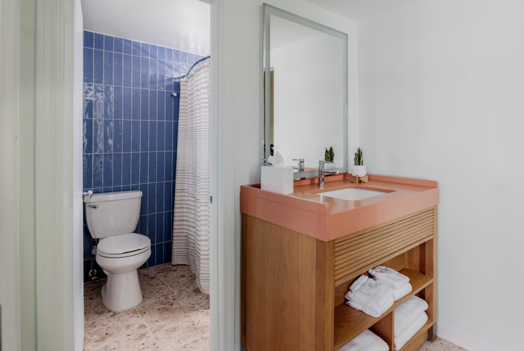 Bathroom 5, Riviera Beach Resort, Barnstable