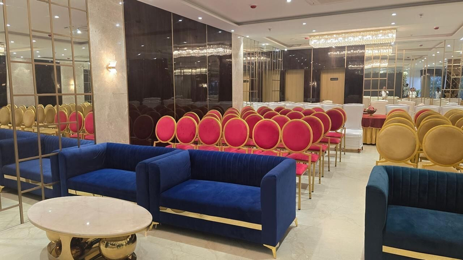 Lobby sitting area 4, Hotel Amber Inn, Kaushambi