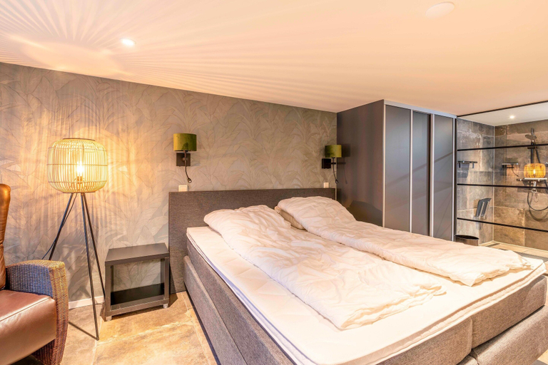 Room 2, Modern and Attractive Holiday Home for 6 People, Texel