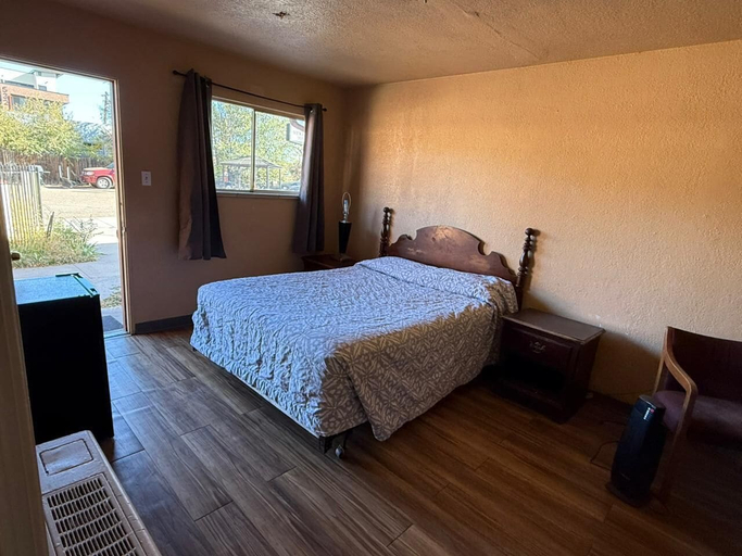 Room 5, Springs Inn by Capital O I 25, El Paso