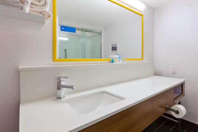 Bathroom 4, Hampton Inn Marysville, Union