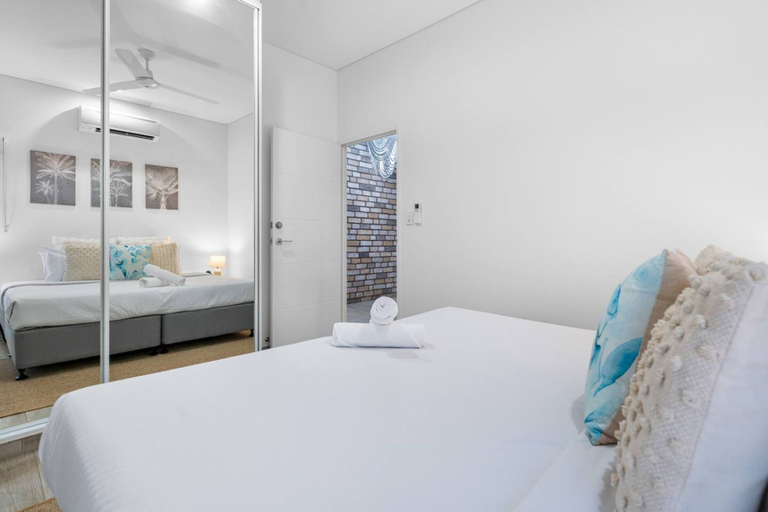 Room 3, Zenhouse Solstice Designer 4-br Executive Retreat, East Arm