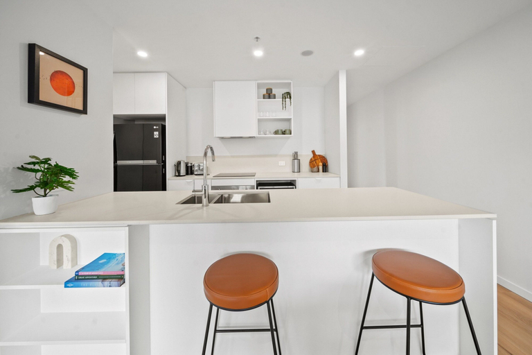 Private kitchen 4, Bright 2-bed Apartment With Gym, BBQ & Pool Access, Canberra
