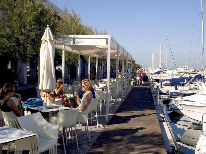 Food & Drinks, Apartment in Roses near de la Punta Beach, Girona