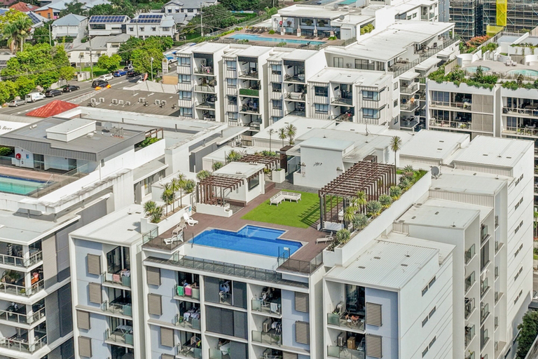 Exterior 5, Stylish West End Stay With Rooftop Pool & BBQ, West End
