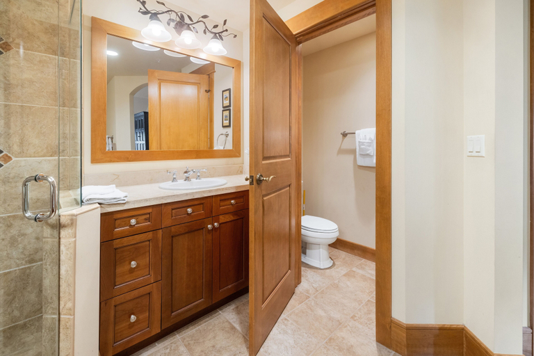 Bathroom 5, 3br Ski-in/ski-out~on Mountain~lone Eagle 3053 3 Bedroom Condo by RedAwning, Summit