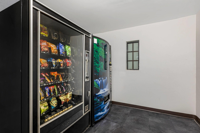 Food & Drinks 5, Sleep Inn & Suites Merrillville, Lake