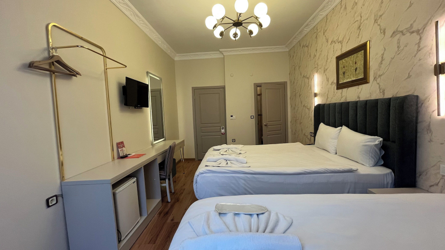 Bedroom 4, Tulip House, Fatih