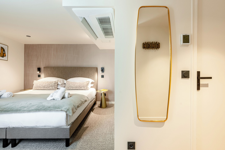 Room 4, Le White by Sweett, Paris