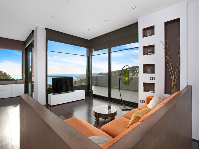 2, Child-friendly villa with sea view, Girona