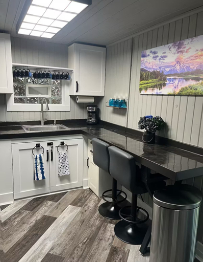 Room 2, Lakefront-nestled in Nirvana, Morgan