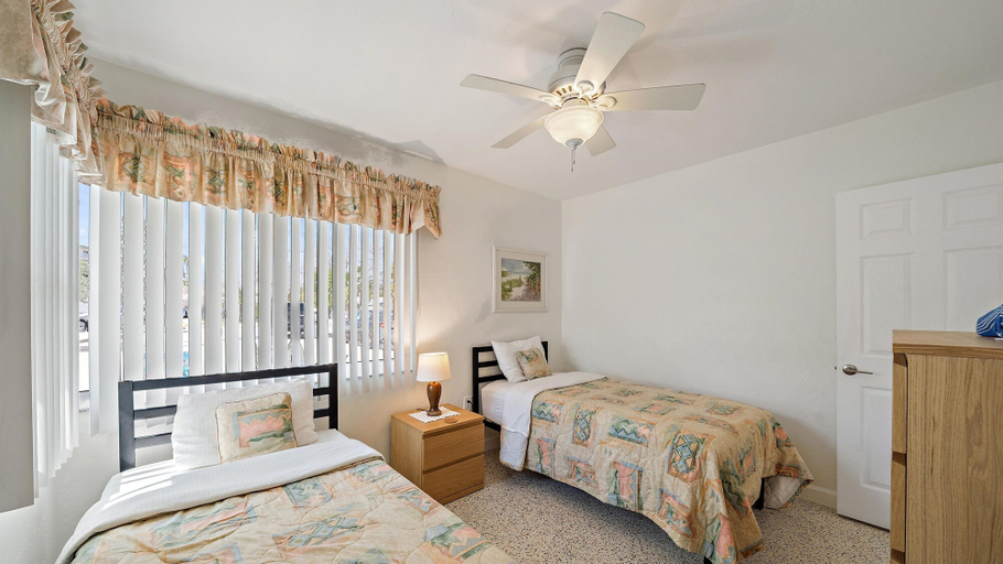 Room 3, Siesta Treasure 4 Bedroom Home, Sarasota