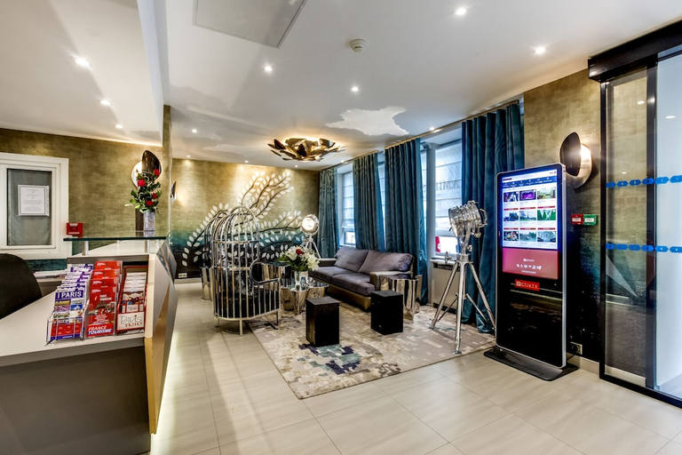 Others 5, Hotel d'Amiens, Paris