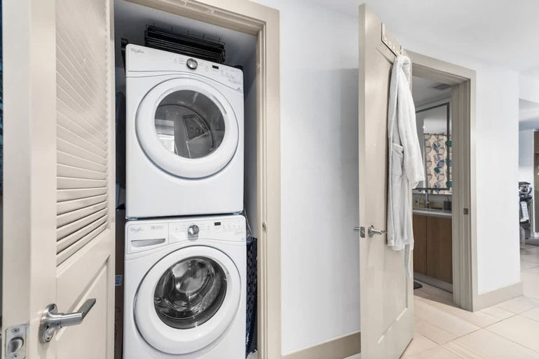 Laundry, Brickell Skyline Balcony Corner Suite Near City Centre Luxe Pad, Miami-Dade