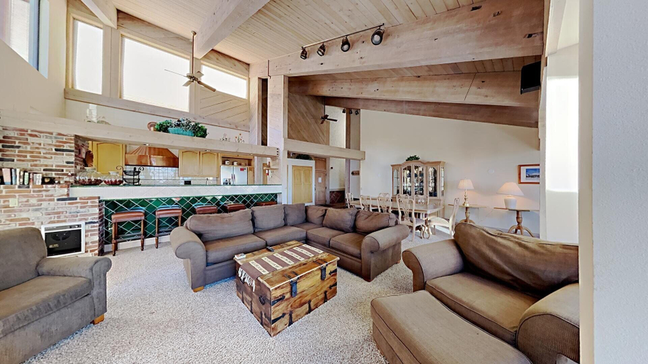 Living area 5, 410 4 Bedroom Condo, Mono