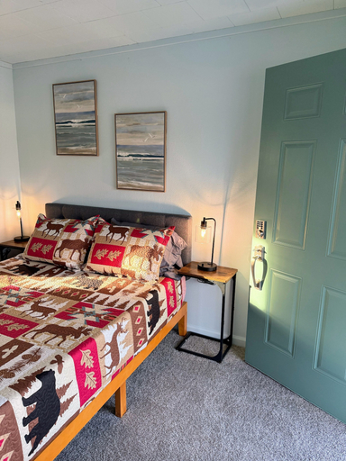 Room 5, Peninsula Point Lodge, Delta