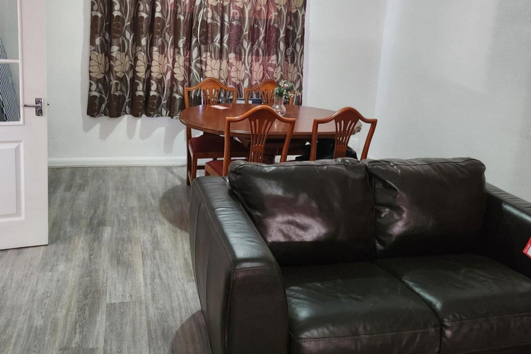 Interior 2, Dagenham - House - Stay5 - Parking - Greatlocation, London
