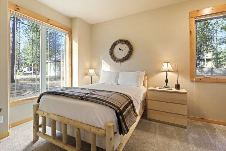 Room 3, Poplar 16 5 Bedroom Home, Deschutes