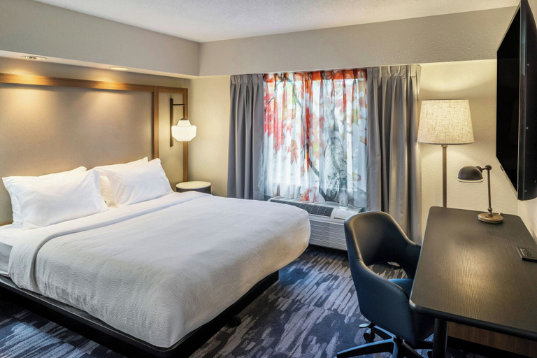 Bedroom 3, Fairfield Inn & Suites by Marriott Butler, Butler