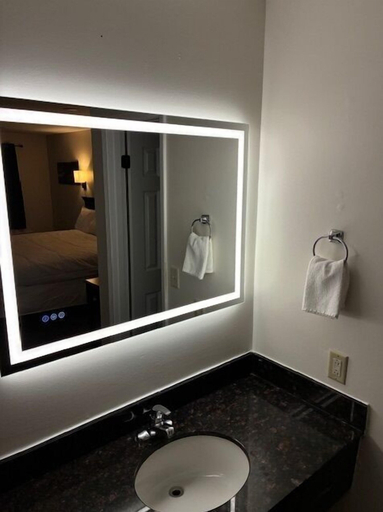 Bathroom, Suite Stay Talladega, Talladega
