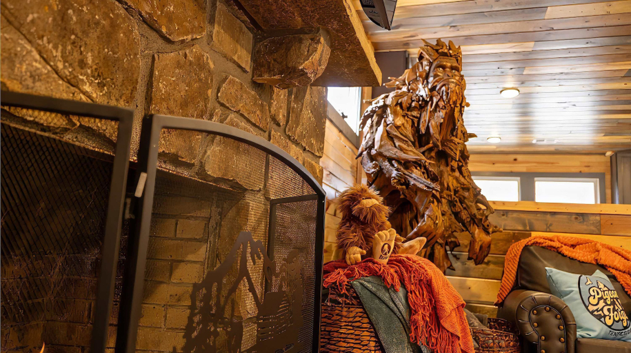 Room 5, Bigfoot Bunkhouse Pool Views Theater Arcade Firepit Book Now, Sevier