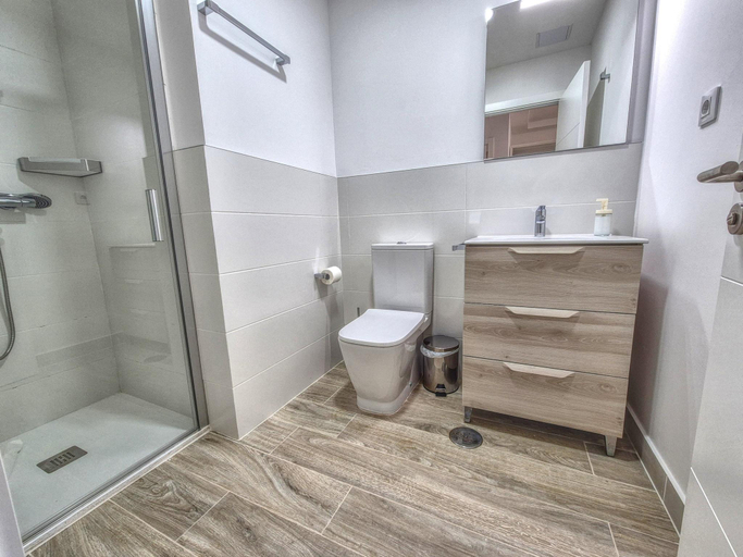 Bathroom, Apartment by Playa de Las Canteras Beach, Las Palmas