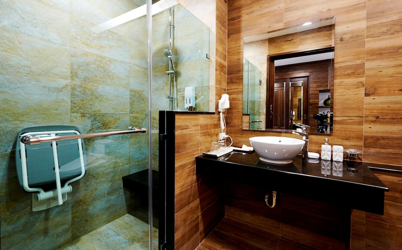 Bathroom 3, Samoeng Center, Samoeng