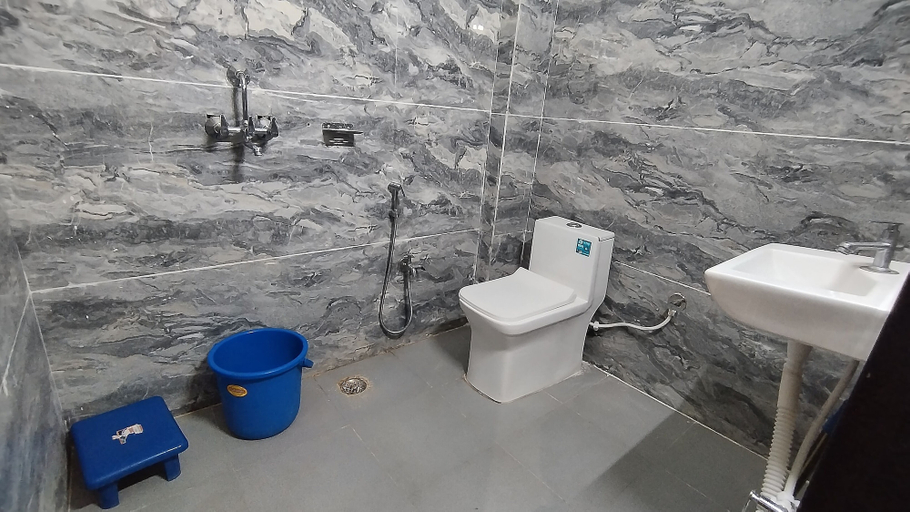 Bathroom 4, Shree Govindam Guest House, Ujjain