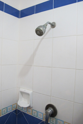 Bathroom 3, Picnic Si Racha, Si Racha