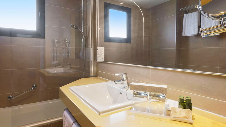 Bathroom 4, Hotel Pabisa Chico, Baleares