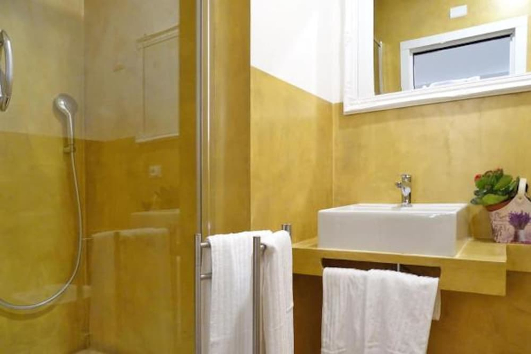 Bathroom 5, A Star Inn, Rome