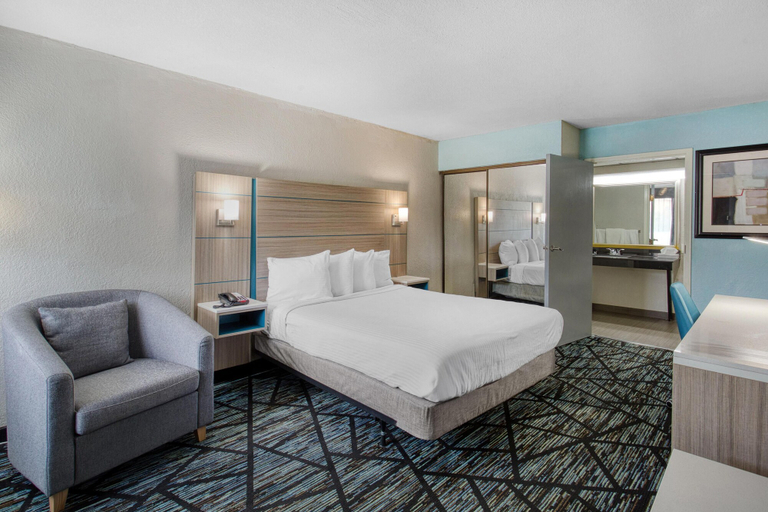 Bedroom 3, Best Western Executive Inn, Grady