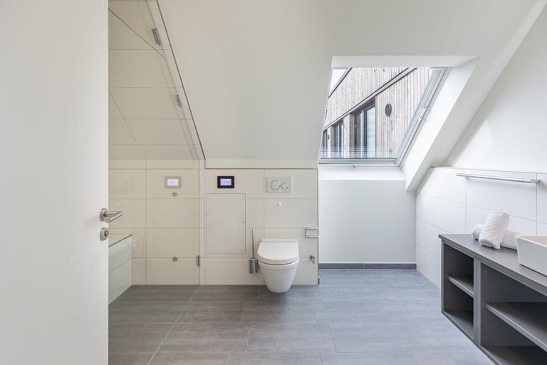 Bathroom 2, Luxusapartement mit Meerblick, Nordfriesland