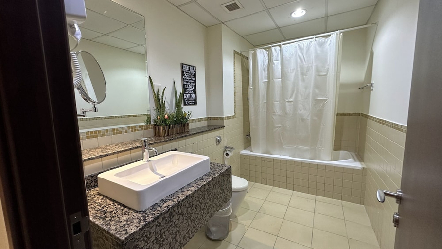 Bathroom 5, Route 66 Beach Hostel, Dubai