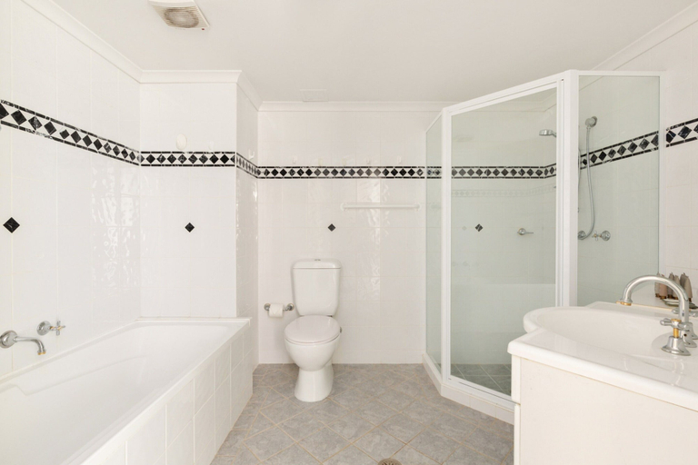 Bathroom 2, Spacious 3-bed With Alfresco Dining by Amenities, Sydney