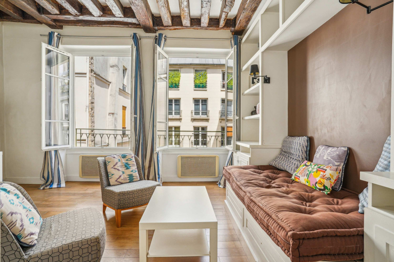 Living area 5, Superb Apartment 1BR 2P - C ur du Marais, Paris
