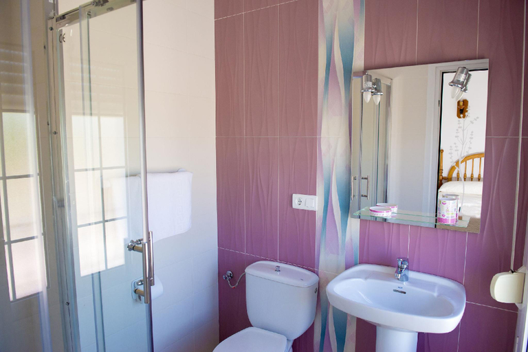 Bathroom 3, Hostal Restaurante La Nina, Huelva