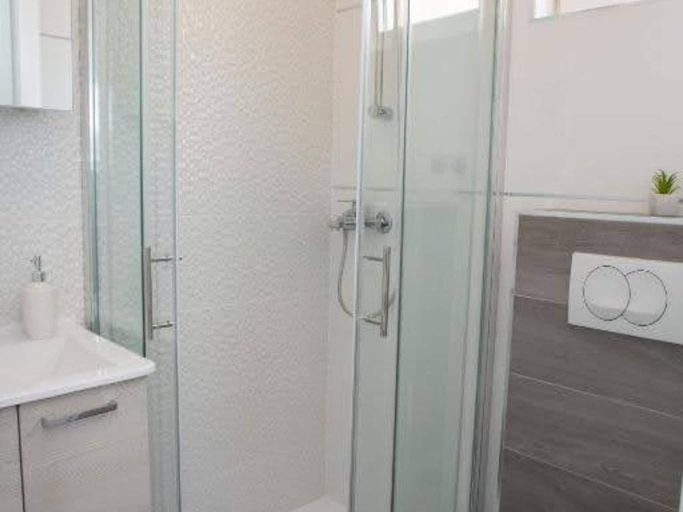 Bathroom 2, One-Bedroom Deluxe City View Apartment, Novalja