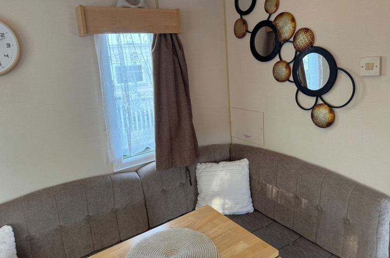 Living area 2, 2 Bedroom Caravan Sleeps 6 -free Parking -Tv -wifi, Lincolnshire