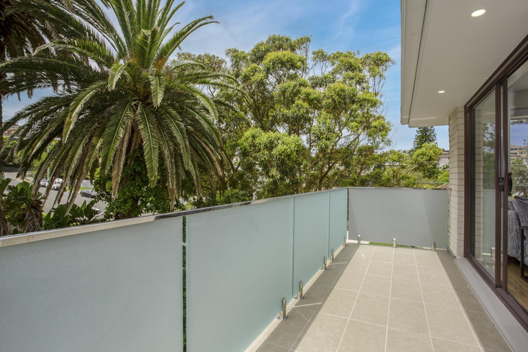 Others 4, North-East Facing Modern 2-bed Apartment, Sydney