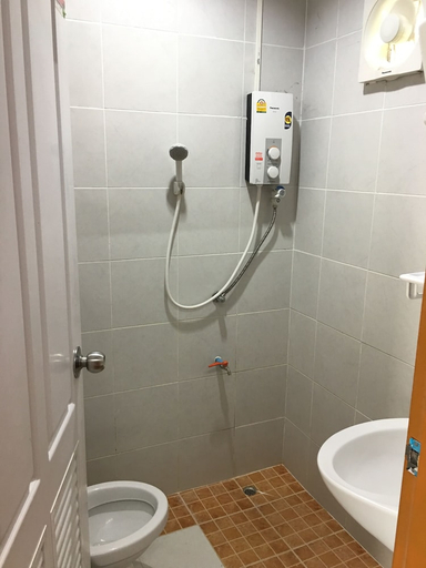 Bathroom 4, Ban Suan Kru Kob, Pak Phli